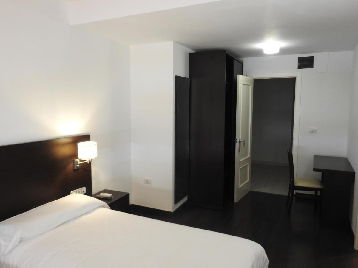 Hostal Meson De Paco カリニェナ エクステリア 写真
